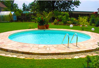 Foto della realizzazione di una piscina interrata in lamiera d'acciaio circolare Skyblue Relax 600