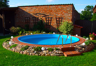 Foto della realizzazione di una piscina interrata in lamiera d'acciaio circolare Skyblue Relax 350